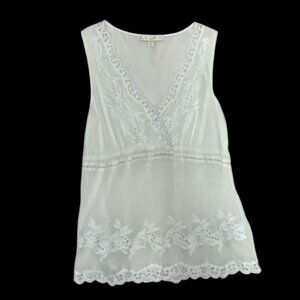 Boston Proper White Embroidered Lace Cotton Sleeveless Blouse With Scalloped Hem